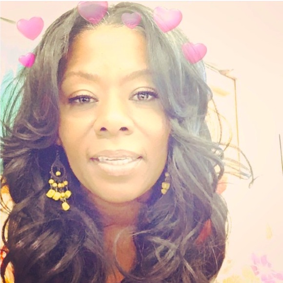 I โฅ๏ธ POSHMARK!! - Picture 1 of 4